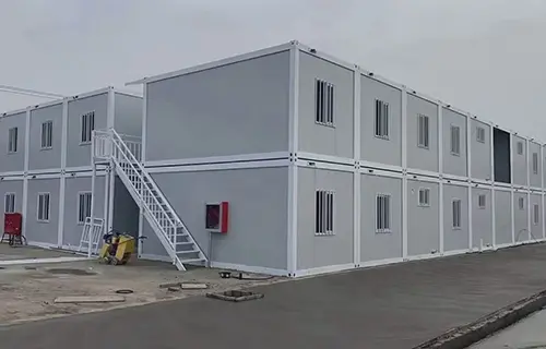 معسكرات التعدين والبناء